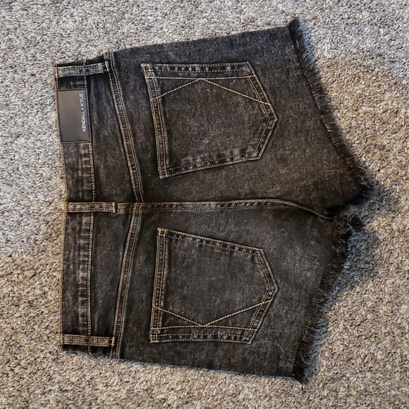 Kendall & Kylie Jean Shorts - Picture 5 of 6